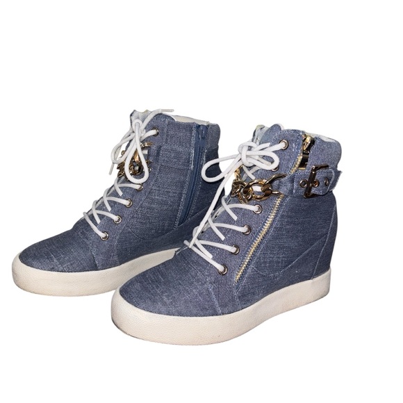 Shoe Dazzle Denim Sneakers with Gold Chain Preloved in EUC - Picture 3 of 4